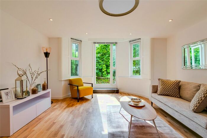 2 Bedroom Flat To Rent In Holland Road, Kensington, London, W14