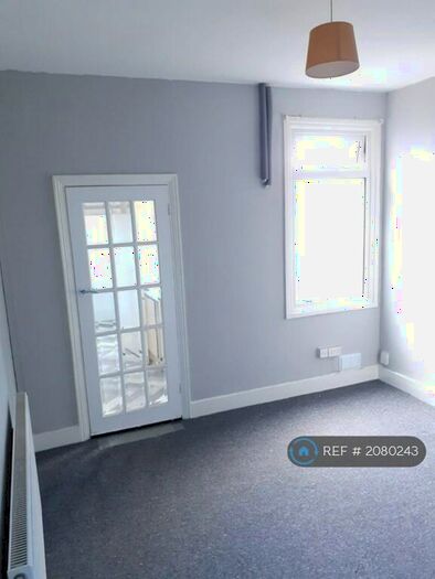 2 Bedroom Terraced House To Rent In Butlin Road, Luton, LU1