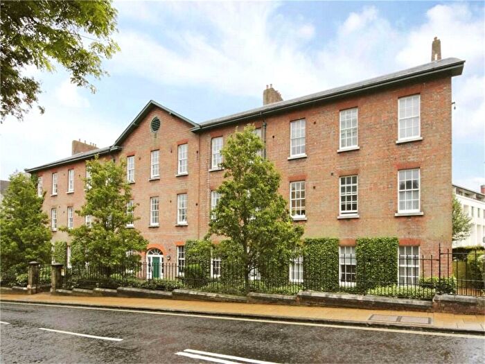 2 Bedroom Flat To Rent In Mons Court, Winchester, Hampshire, SO23