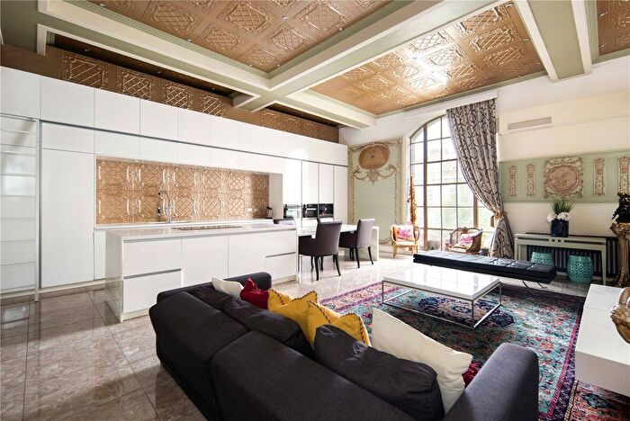 2 Bedroom Flat To Rent In Dalston Lane, Hackney, London, E8