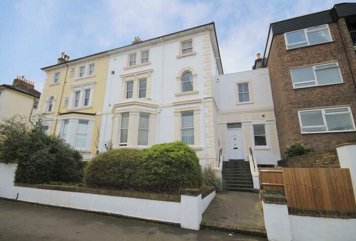 1 Bedroom Flat To Rent In Uxbridge Road, Kingston Upon Thames, KT1