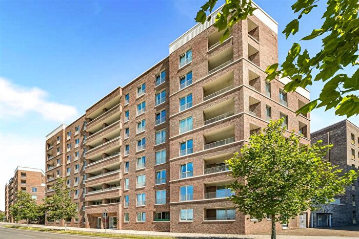 2 Bedroom Flat To Rent In Fielders Crescent, Barking, IG11