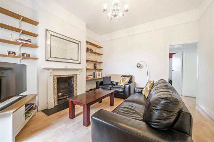 2 Bedroom Apartment To Rent In Lordship Lane, East Dulwich, London, SE22