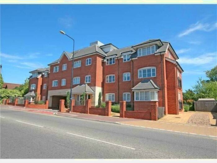 2 Bedroom Apartment To Rent In Chilton Place, Close To Town, HP20