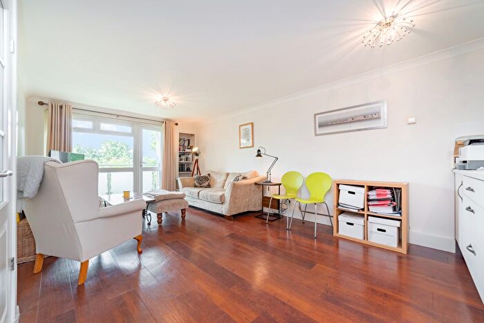 2 Bedroom Flat To Rent In The Reddings, Borehamwood, WD6