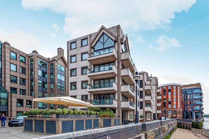 3 Bedroom Flat To Rent In Trig Lane, London, EC4V