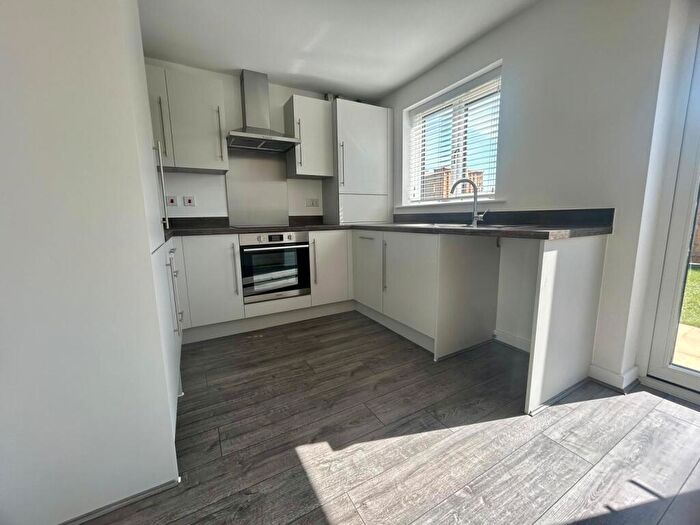 3 Bedroom Semi-Detached House To Rent In Alder Close, Holmewood, S42