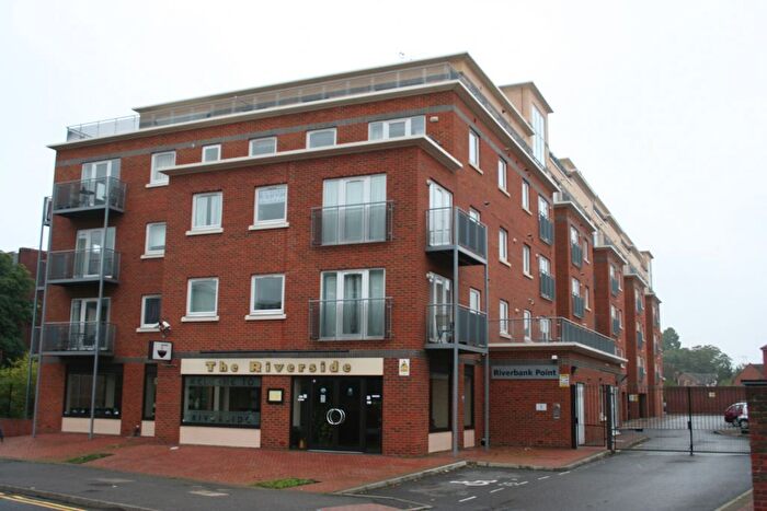 2 Bedroom Flat To Rent In High Street, Uxbridge, UB8