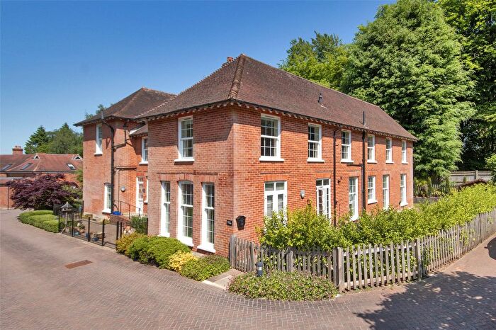 2 Bedroom Flat To Rent In Birch House, Croft Close, Sevenoaks, Kent, TN13