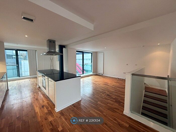 2 Bedroom Flat To Rent In Woodfield Road, Altrincham, WA14