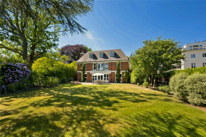 5 Bedroom Detached House To Rent In Esher Close, Esher, Surrey, KT10
