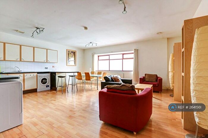 2 Bedroom Flat To Rent In Regents Court, Manchester, M1