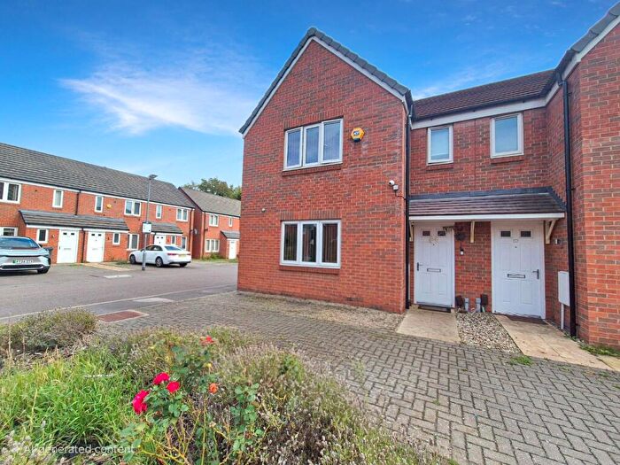 3 Bedroom Semi-Detached House For Sale In Guardian Way, Luton, Bedfordshire, LU1