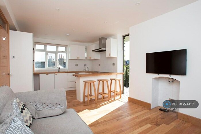 2 Bedroom Flat To Rent In Chatsworth Court, London, E5