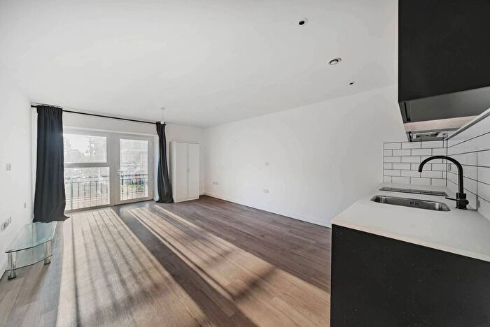 Studio To Rent In Fairbank House, Colindale, London, NW9