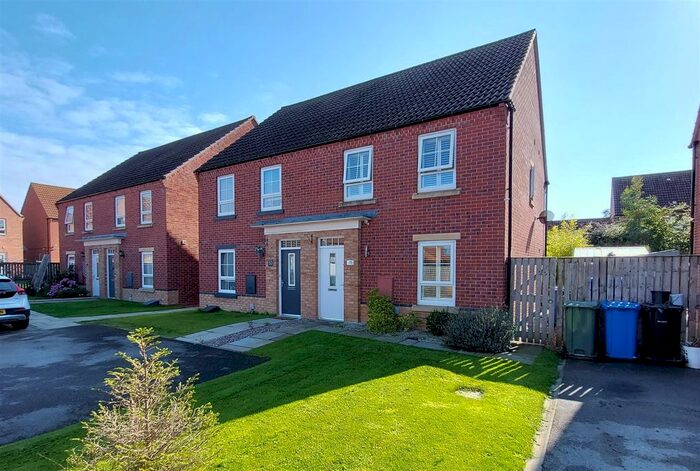 3 Bedroom Semi-Detached House For Sale In Forge Close, Cayton, Scarborough, YO11