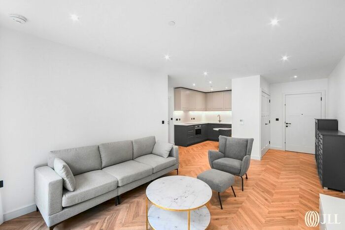 1 Bedroom Flat For Sale In Tryon House, Brook Street, Kingston Upon Thames, KT1