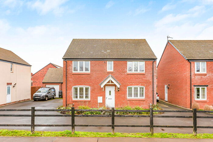 5 Bedroom Detached House For Sale In Nickling Road, Banbury, Oxfordshire, OX16