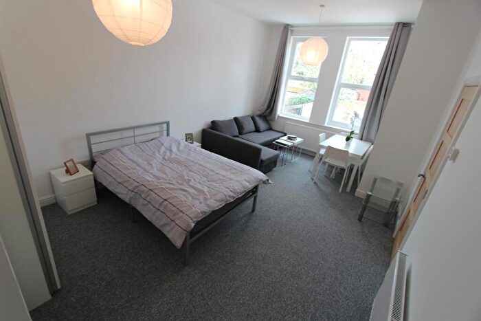 Flat To Rent In Chatham Grove, West Didsbury, Manchester, M20