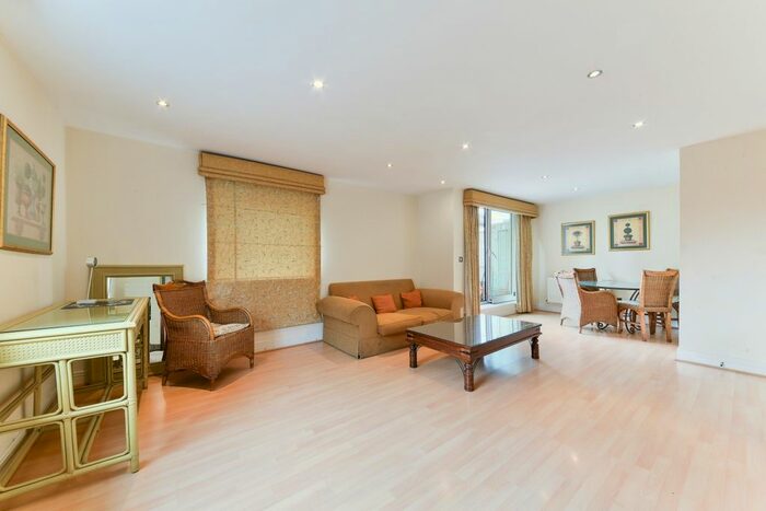 3 Bedroom Flat To Rent In Tradewinds Court, Wards Wharf Approach, Royal Docks, E16