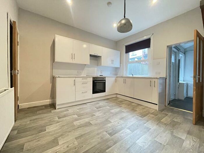 4 Bedroom Terraced House To Rent In Aston View, Leeds, LS13