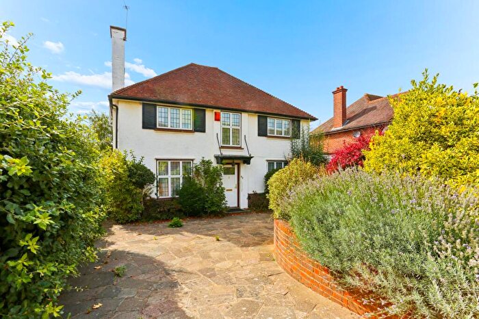 4 Bedroom Detached House For Sale In Alexandra Road, Epsom, KT17