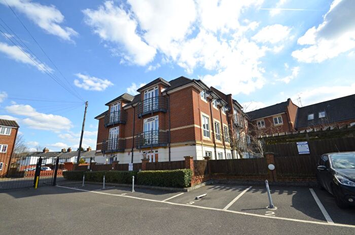 2 Bedroom Flat To Rent In Denham Road, Egham, TW20