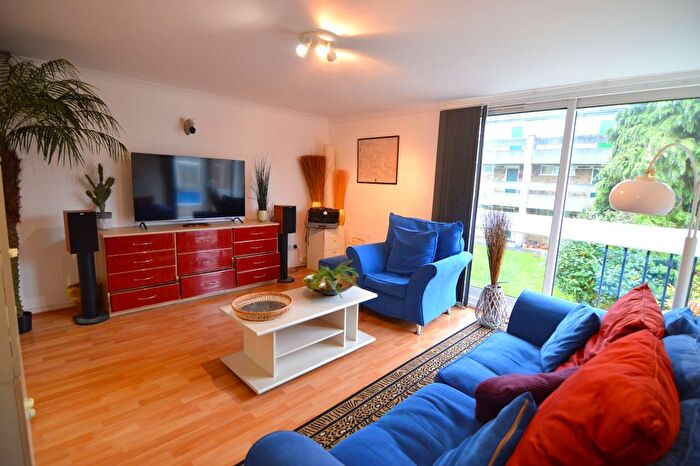 3 Bedroom Flat To Rent In Oliver Court, - London Road, Leicester, LE2