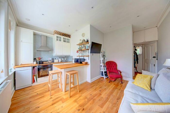 1 Bedroom Flat To Rent In Earlsfield Road, Earlsfield, SW18