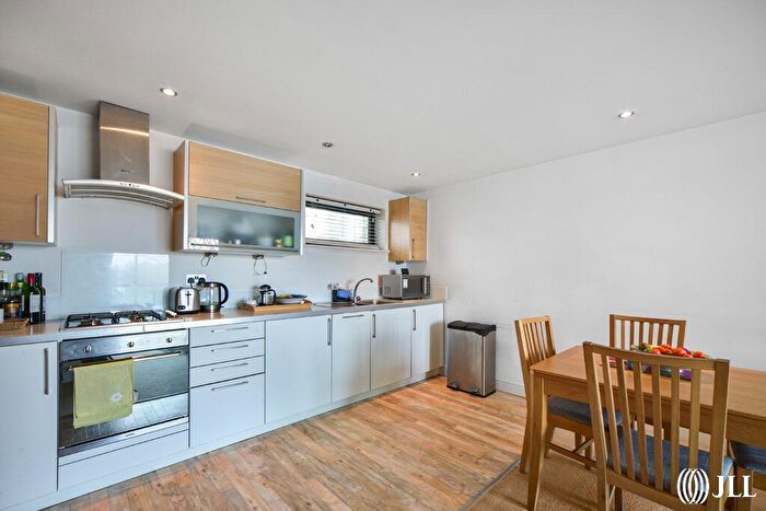 2 Bedroom Apartment For Sale In Watersmeet Place, Green Lanes, N4