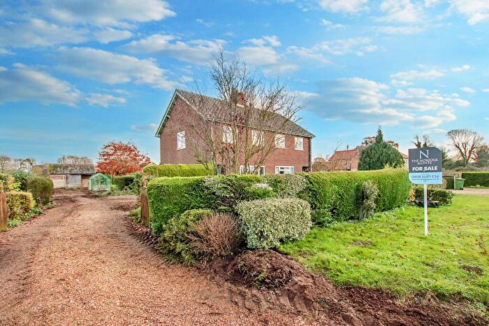 3 Bedroom Semi-Detached House For Sale In Gayton Thorpe, PE32