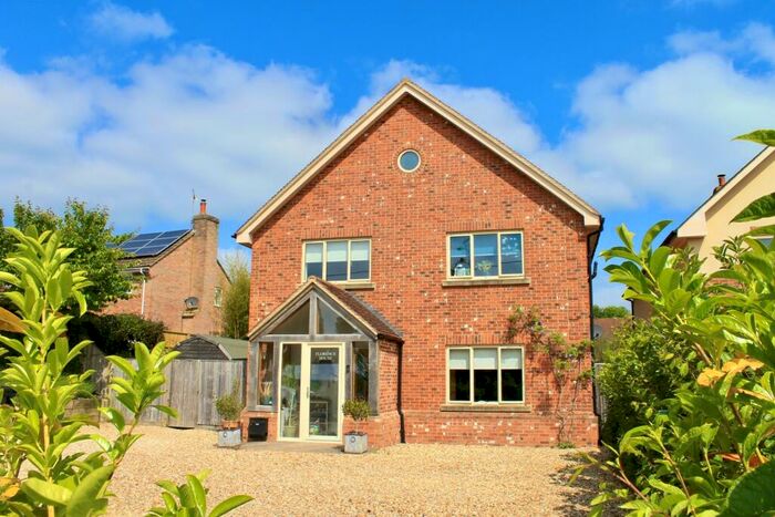 4 Bedroom Detached House For Sale In Romsey Road, Whiteparish, Salisbury, Wiltshire, SP5