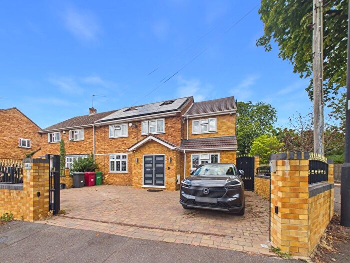 5 Bedroom Semi Detached House For Sale In Langley Broom, Langley, Berkshire, SL3