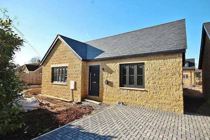 2 Bedroom Detached Bungalow For Sale In Milestone Road, Carterton, OX18