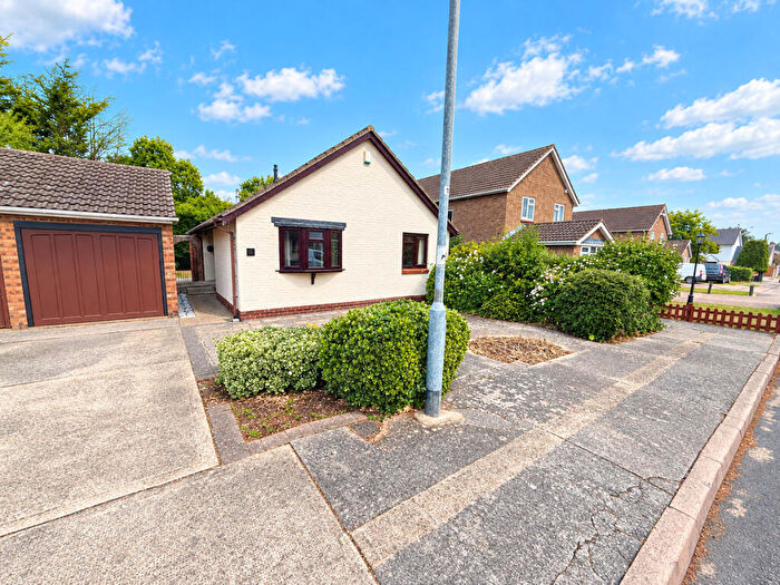 2 Bedroom Detached Bungalow For Sale In Steeple Heights, Benfleet, SS7