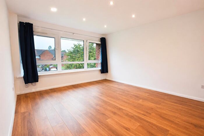 1 Bedroom Flat To Rent In Drayton Walk, Northampton, NN2