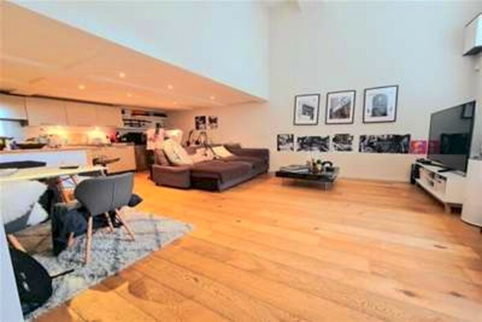 2 Bedroom Flat To Rent In Schoolhouse Yard, Woolwich, SE18