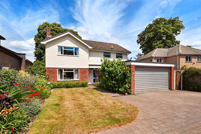 4 Bedroom Detached House For Sale In Croye Close, Andover, SP10