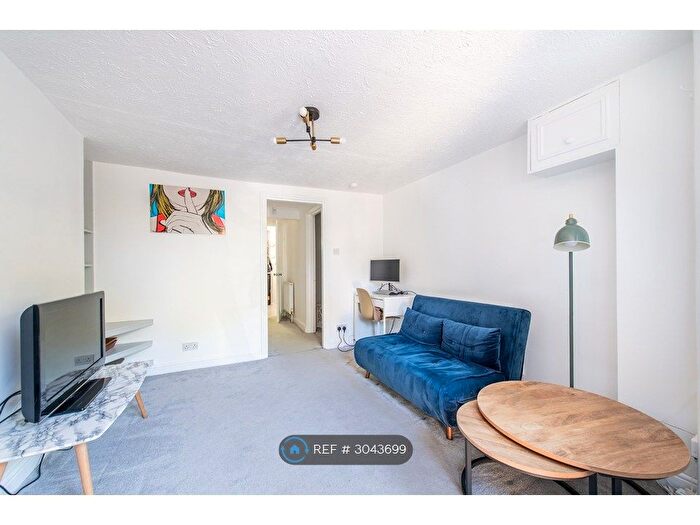 1 Bedroom Flat To Rent In Bean Road, Greenhithe, DA9