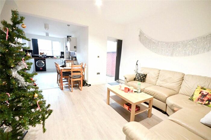 6 Bedroom House To Rent In East Grove, Manchester, Greater Manchester, M13