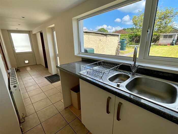 2 Bedroom Bungalow For Sale In Singleton Road, Upper Tumble, Llanelli, SA14