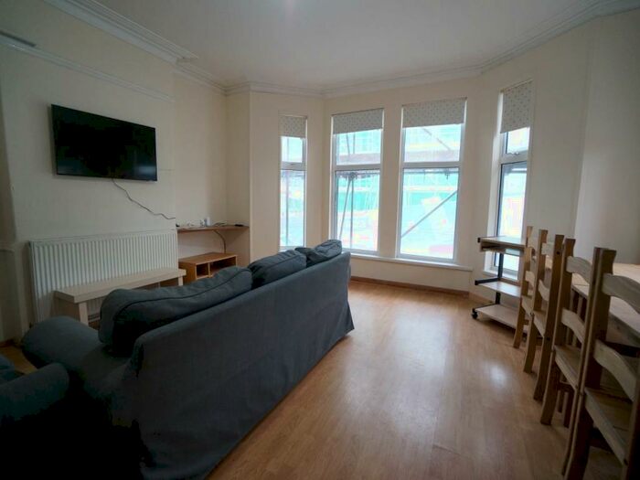 12 Bedroom House To Rent In Farrar Road, Bangor, Gwynedd, LL57