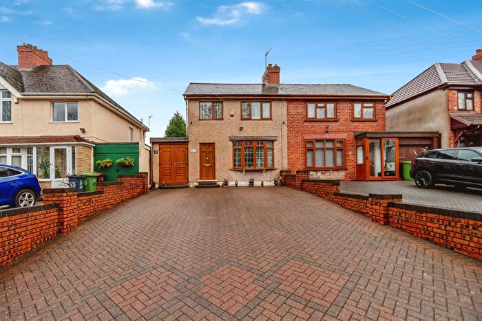 3 Bedroom Semi-Detached House For Sale In Coalpool Lane, Walsall, WS3