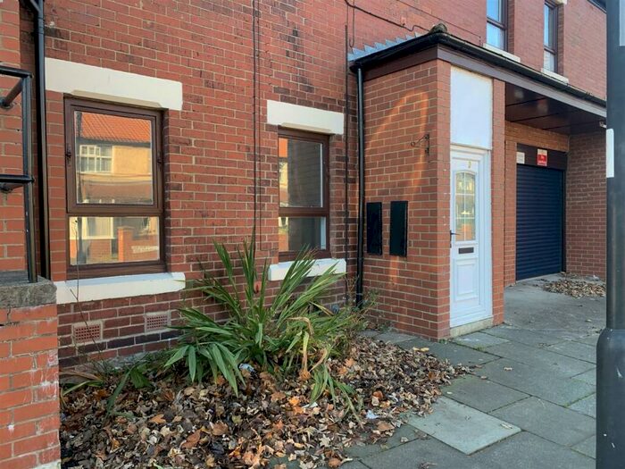 1 Bedroom Flat To Rent In Lyndhurst Lodge, Whitley Bay, Tyne And Wear, NE25