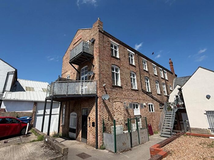 2 Bedroom Flat To Rent In Osborn's Court, Olney, MK46
