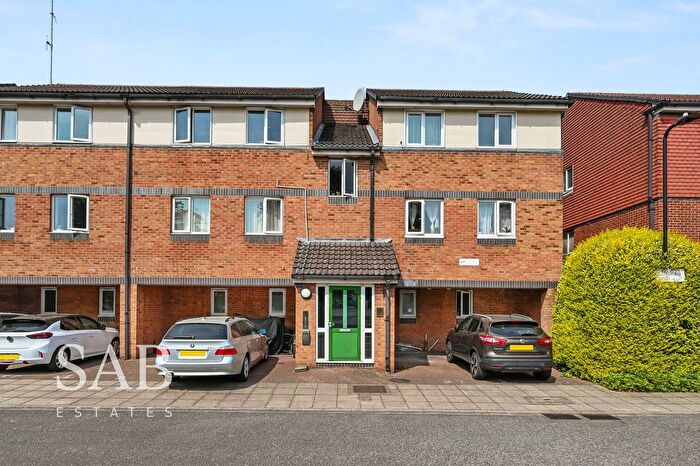 1 Bedroom Flat For Sale In Frensham Close, Southall, UB1