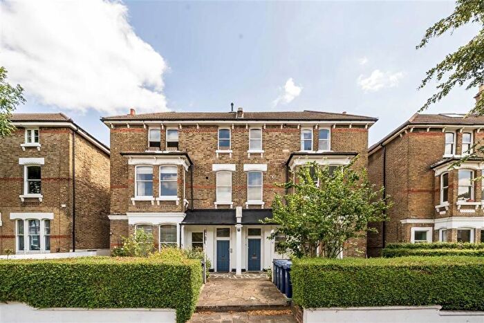 2 Bedroom Flat To Rent In Cumberland Park, Acton, W3