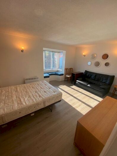 Studio To Rent In Pycroft Way, London, N9