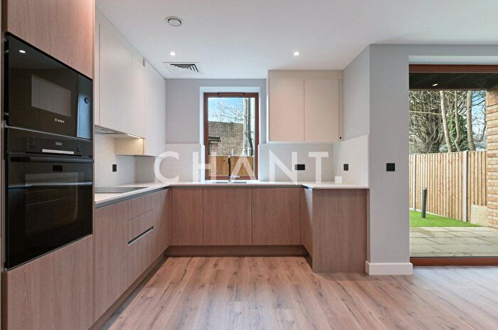 2 Bedroom Flat To Rent In Woden Apartments, Cuckoo Hill, Pinner, HA5