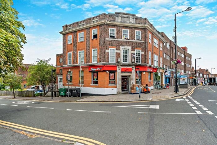 2 Bedroom Flat To Rent In Green Lane, Northwood, HA6